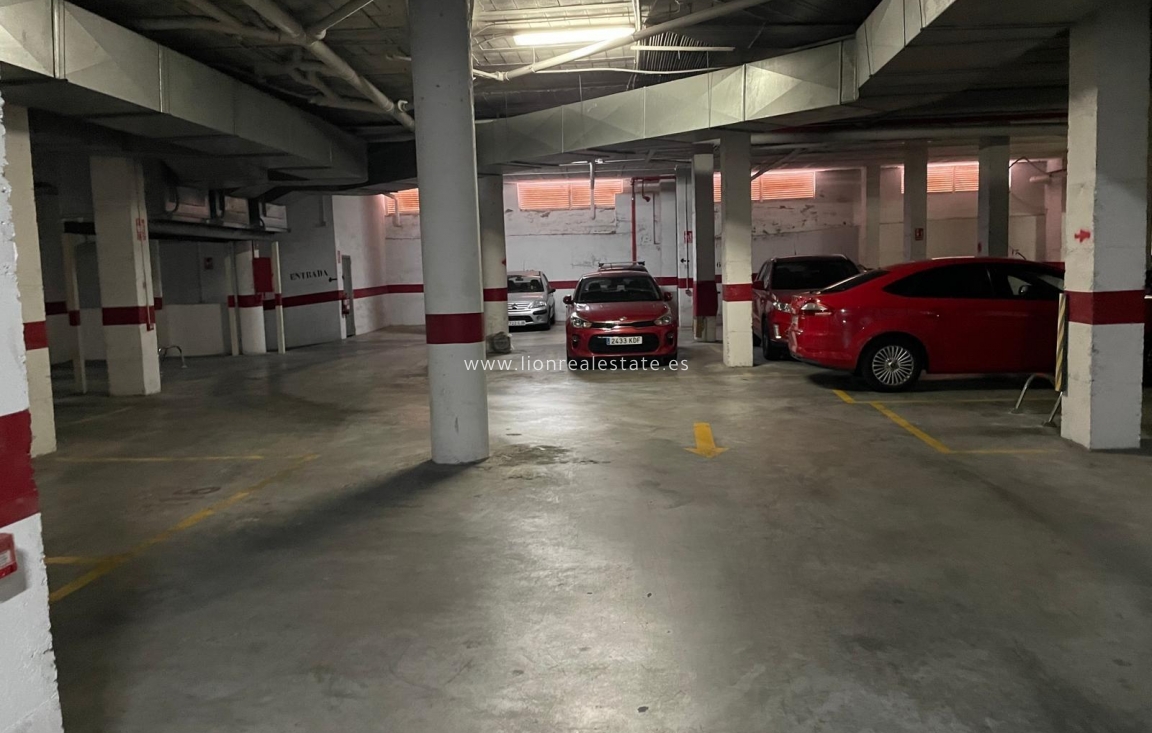 Odsprzedaż - Mieszkanie w bloku - Torrevieja - Centro