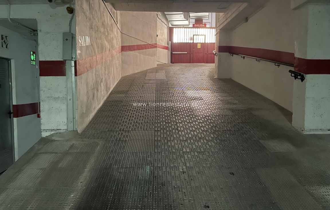 Odsprzedaż - Mieszkanie w bloku - Torrevieja - Centro