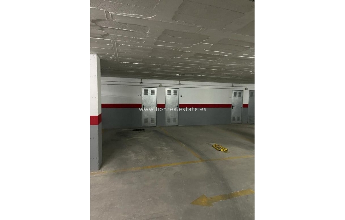 Odsprzedaż - Mieszkanie w bloku - Torrevieja - Centro