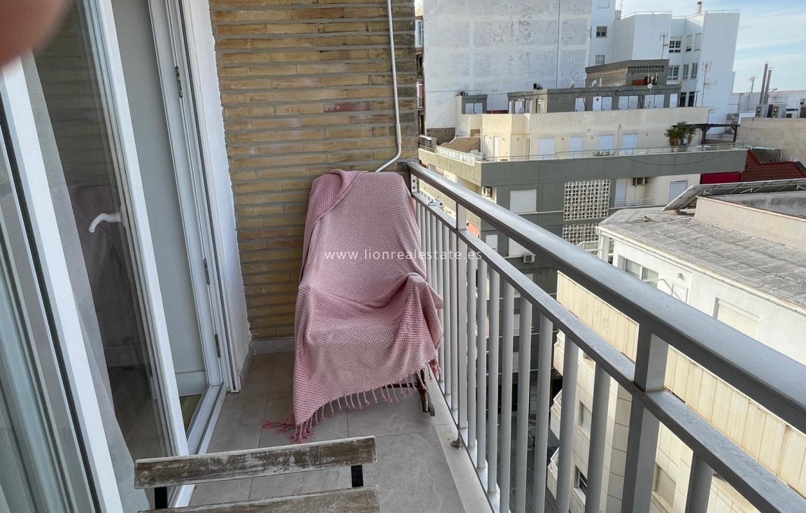 Odsprzedaż - Mieszkanie w bloku - Torrevieja - Centro