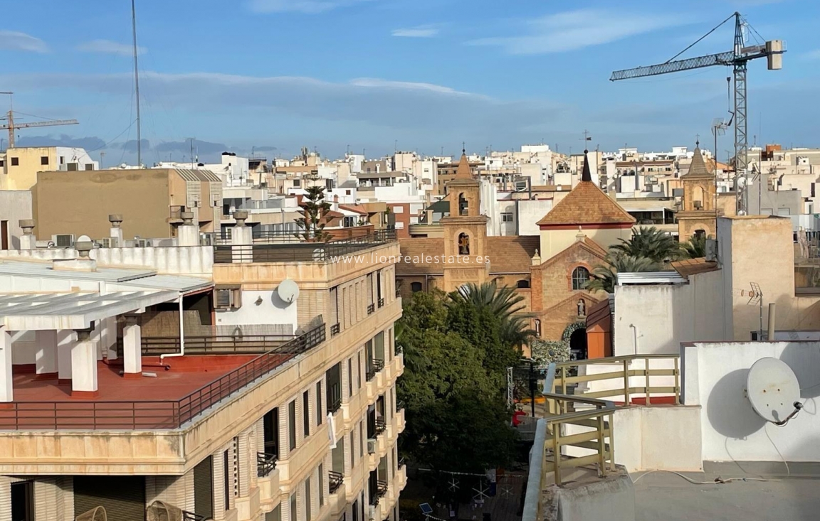 Odsprzedaż - Mieszkanie w bloku - Torrevieja - Centro