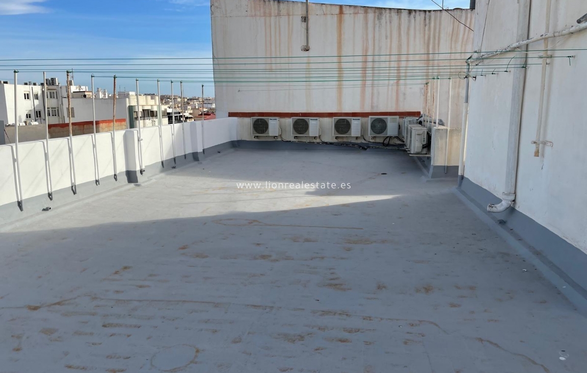 Odsprzedaż - Mieszkanie w bloku - Torrevieja - Centro