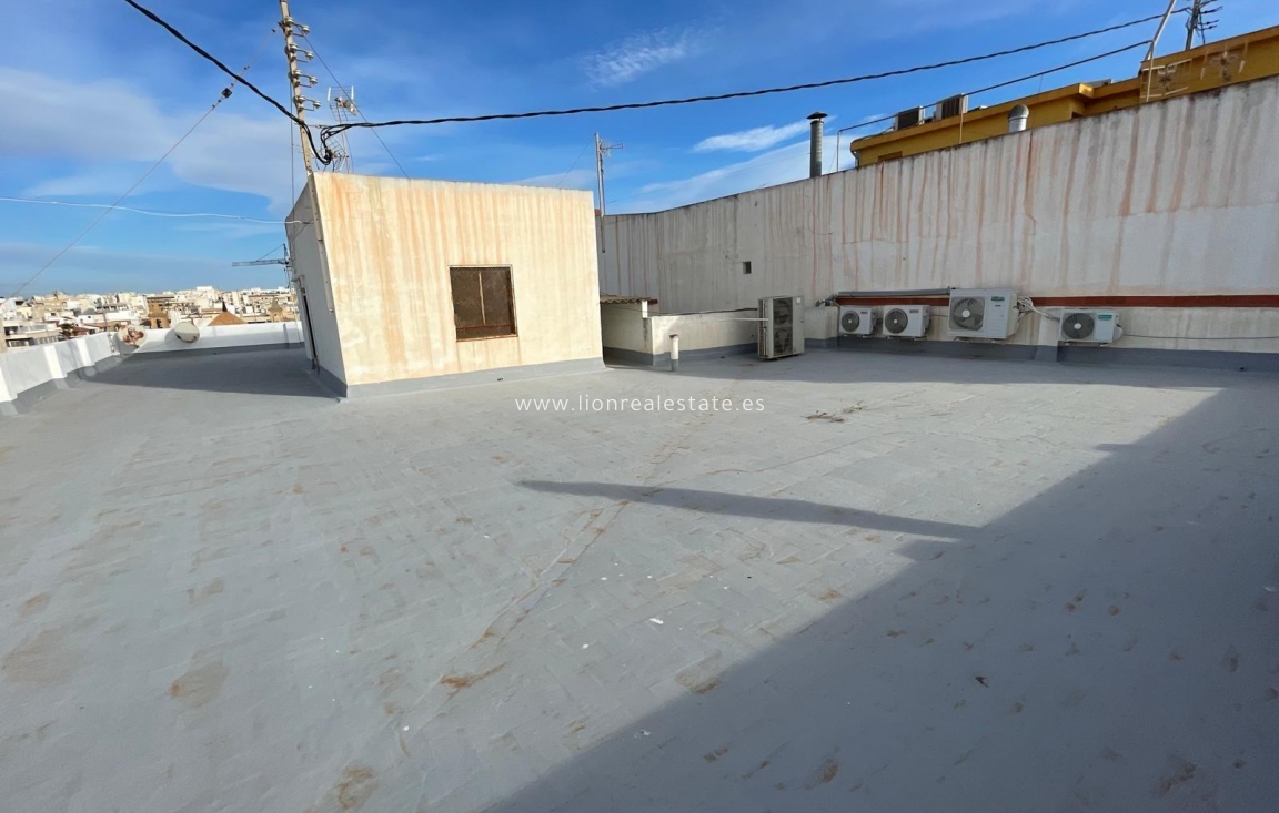 Odsprzedaż - Mieszkanie w bloku - Torrevieja - Centro