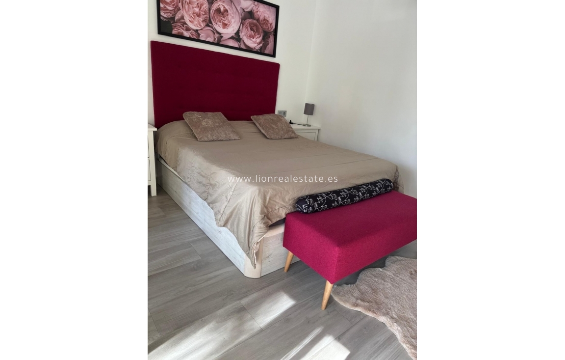 Odsprzedaż - Mieszkanie w bloku - Torrevieja - Centro