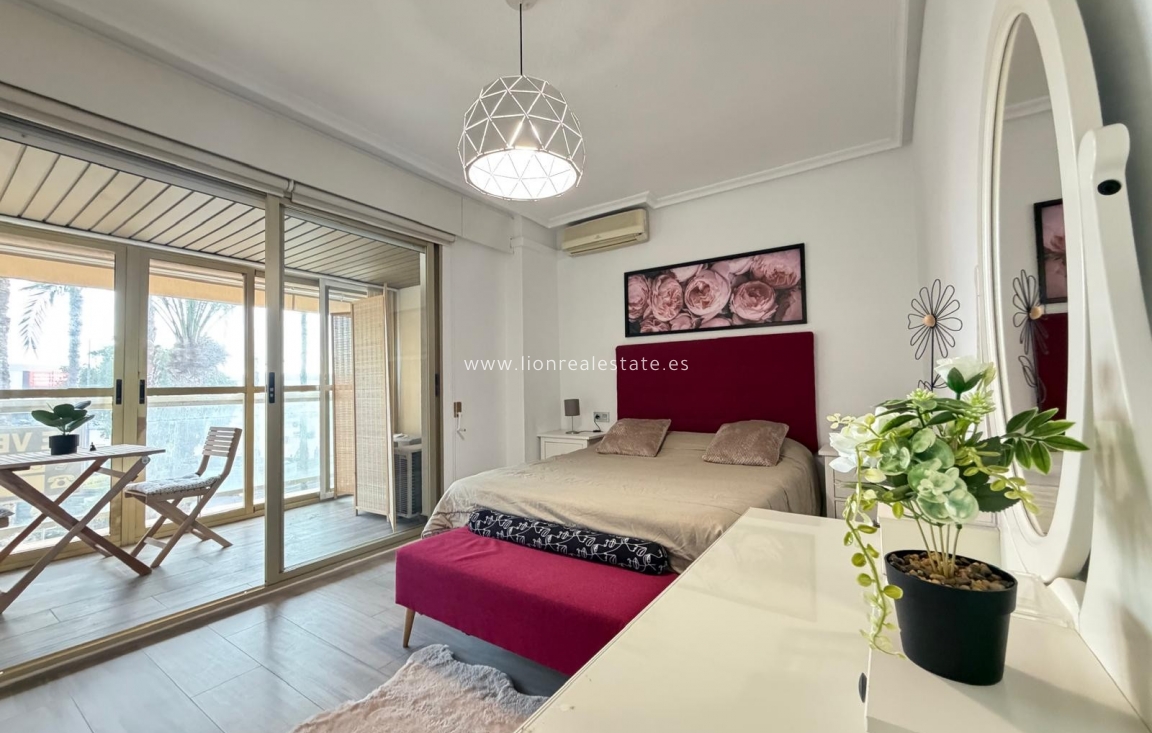 Odsprzedaż - Mieszkanie w bloku - Torrevieja - Centro
