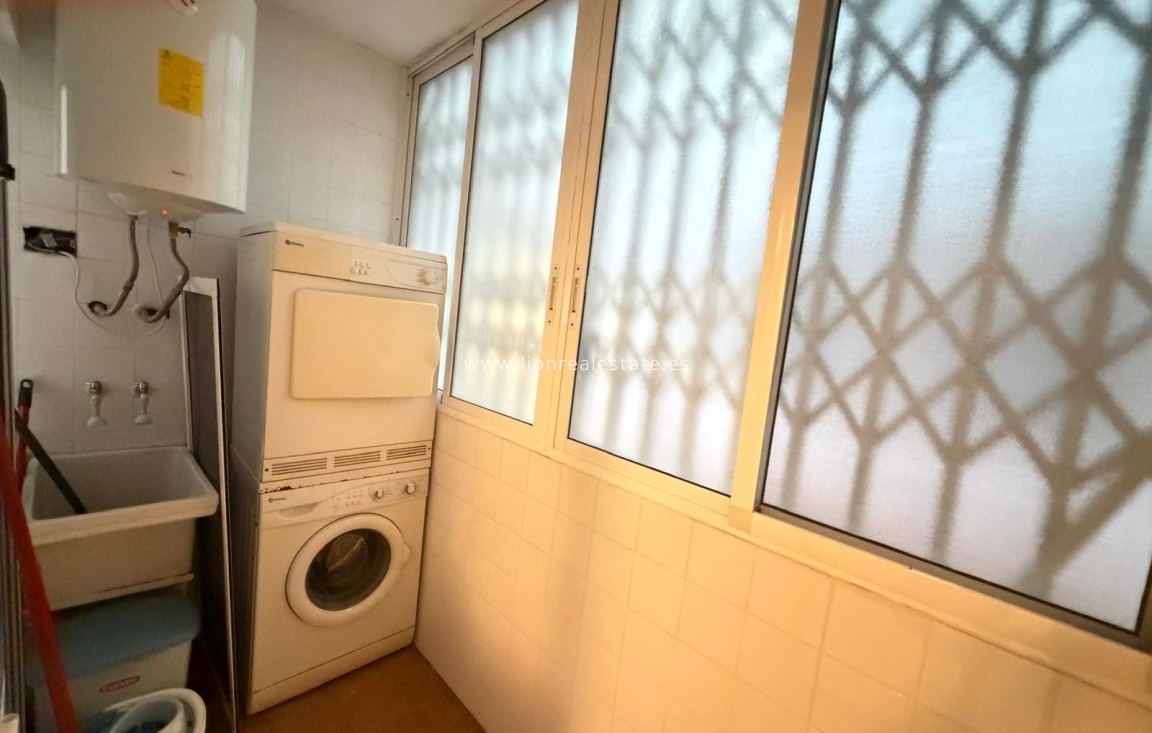Odsprzedaż - Mieszkanie w bloku - Torrevieja - Centro