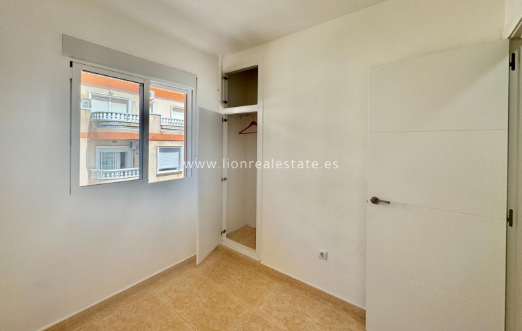 Odsprzedaż - Mieszkanie w bloku - Torrevieja - Centro