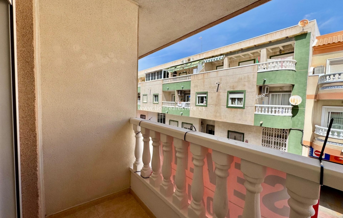 Odsprzedaż - Mieszkanie w bloku - Torrevieja - Centro