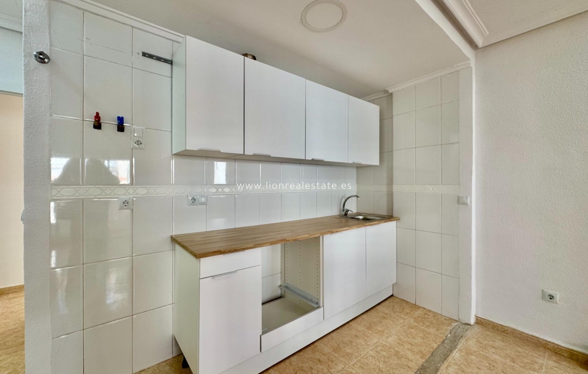 Odsprzedaż - Mieszkanie w bloku - Torrevieja - Centro