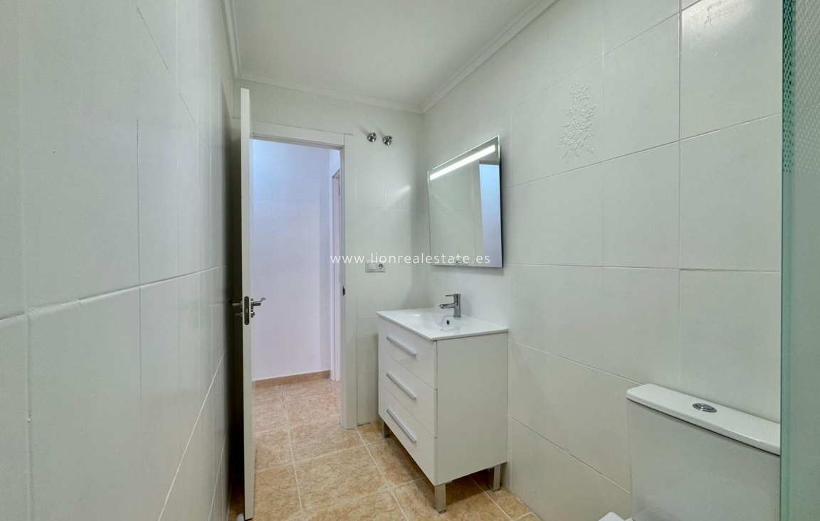 Odsprzedaż - Mieszkanie w bloku - Torrevieja - Centro