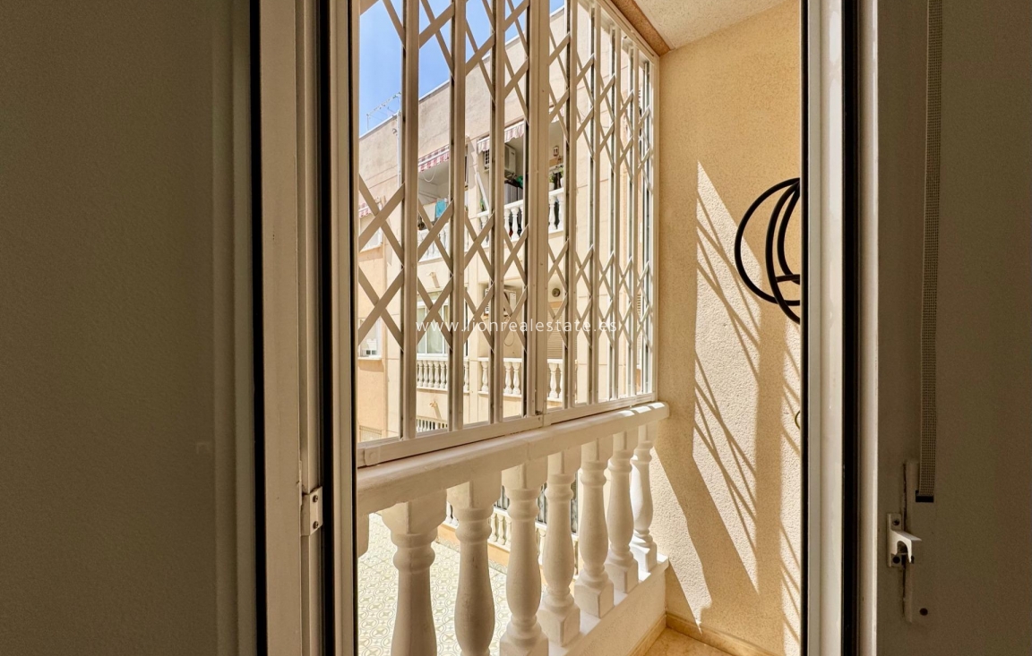 Odsprzedaż - Mieszkanie w bloku - Torrevieja - Centro