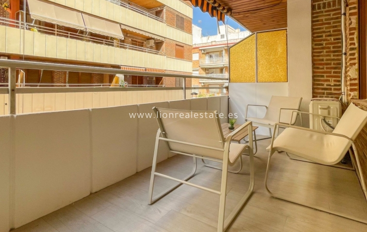 Odsprzedaż - Mieszkanie w bloku - Torrevieja - El Acequión - Los Náufragos