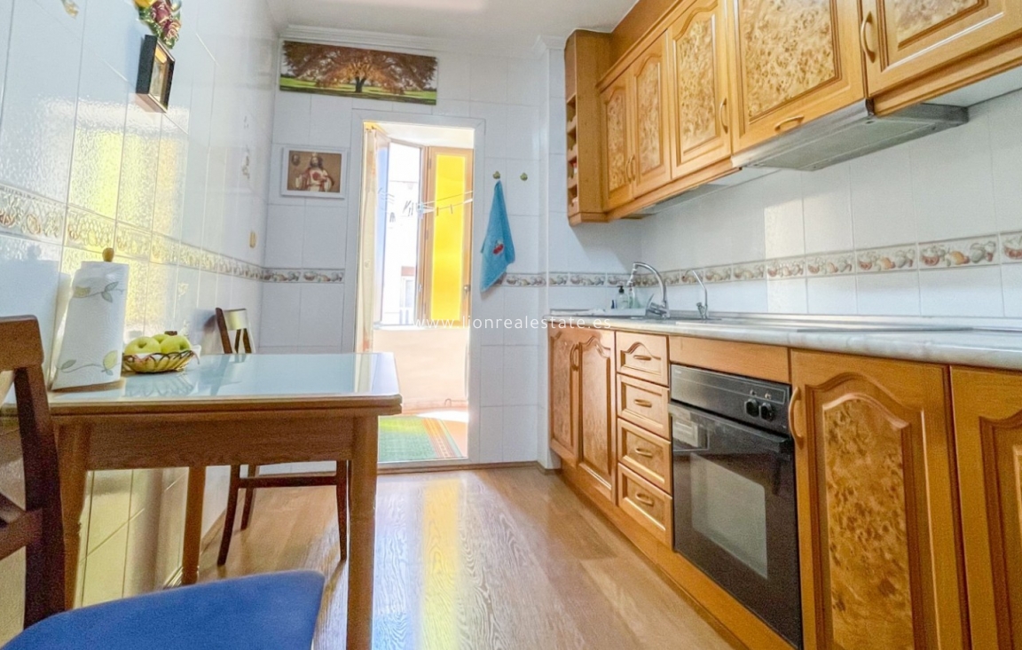 Odsprzedaż - Mieszkanie w bloku - Torrevieja - El Acequión - Los Náufragos