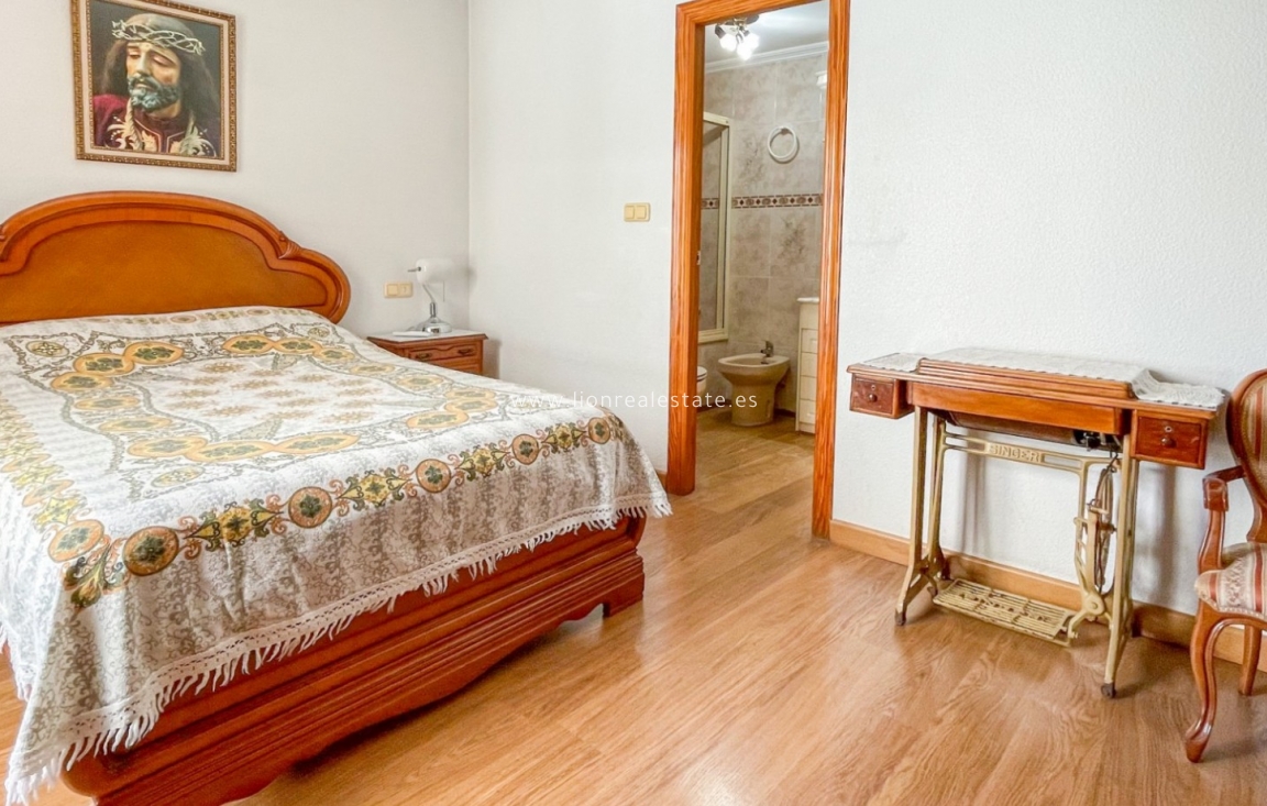 Odsprzedaż - Mieszkanie w bloku - Torrevieja - El Acequión - Los Náufragos