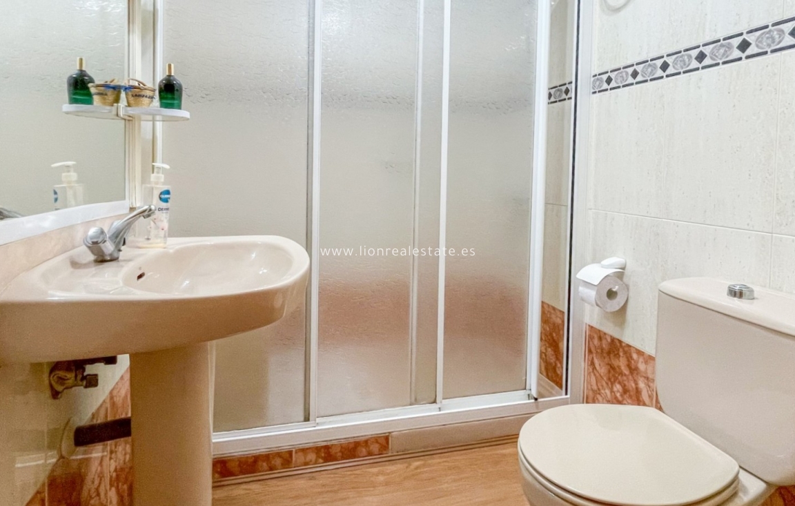 Odsprzedaż - Mieszkanie w bloku - Torrevieja - El Acequión - Los Náufragos