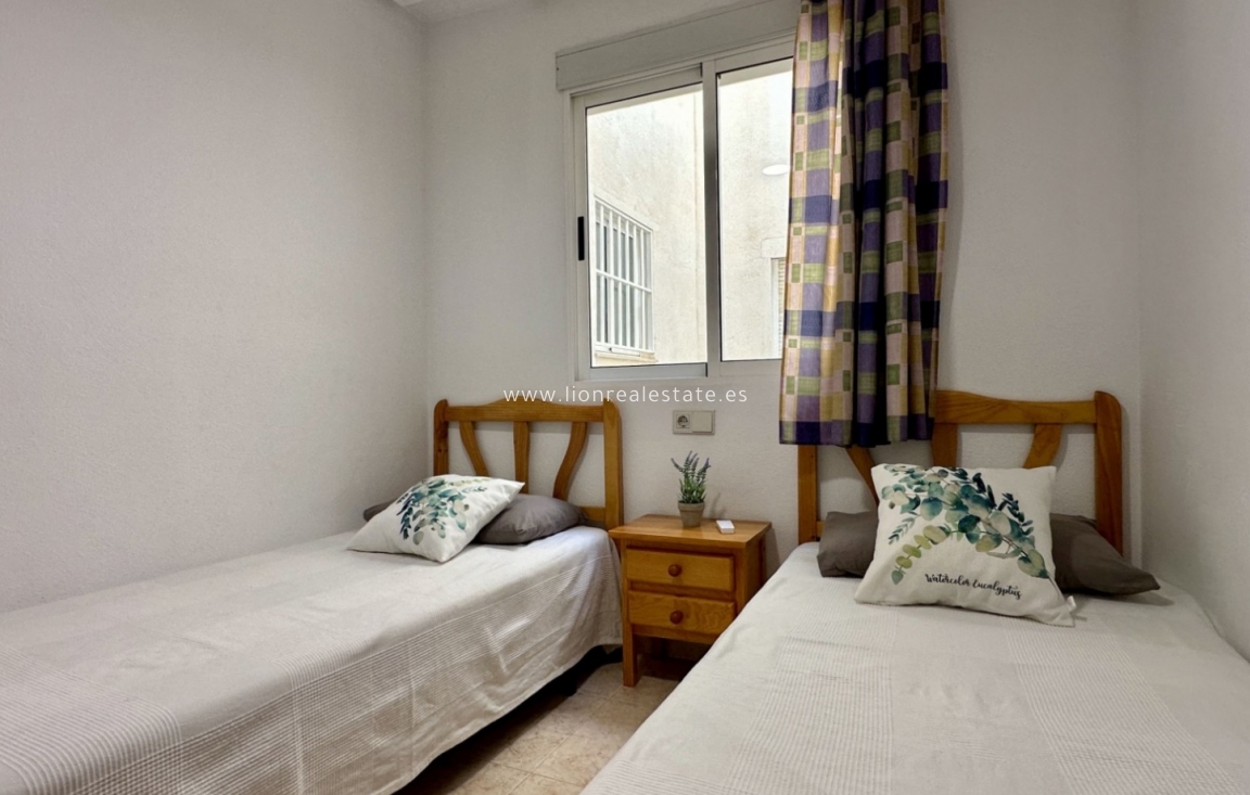 Odsprzedaż - Mieszkanie w bloku - Torrevieja - El Molino