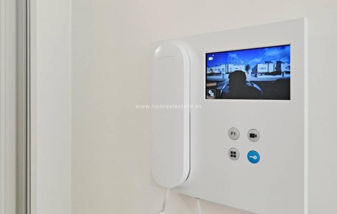 Odsprzedaż - Mieszkanie w bloku - Torrevieja - La Veleta