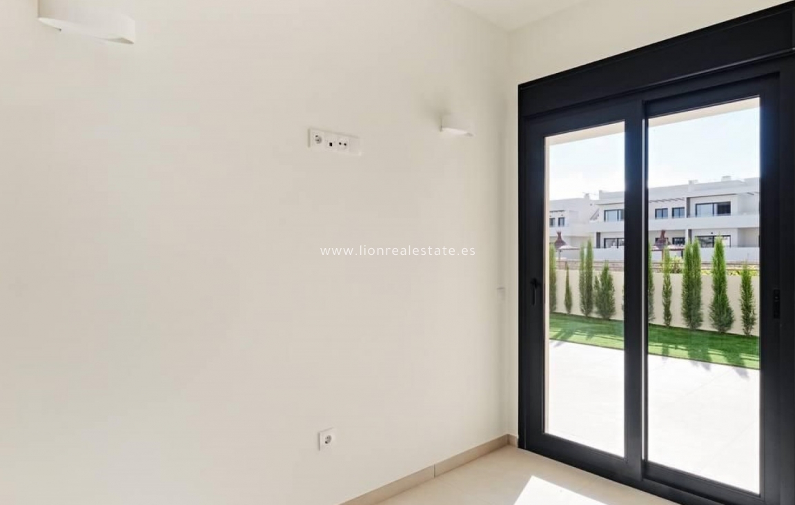 Odsprzedaż - Mieszkanie w bloku - Torrevieja - La Veleta