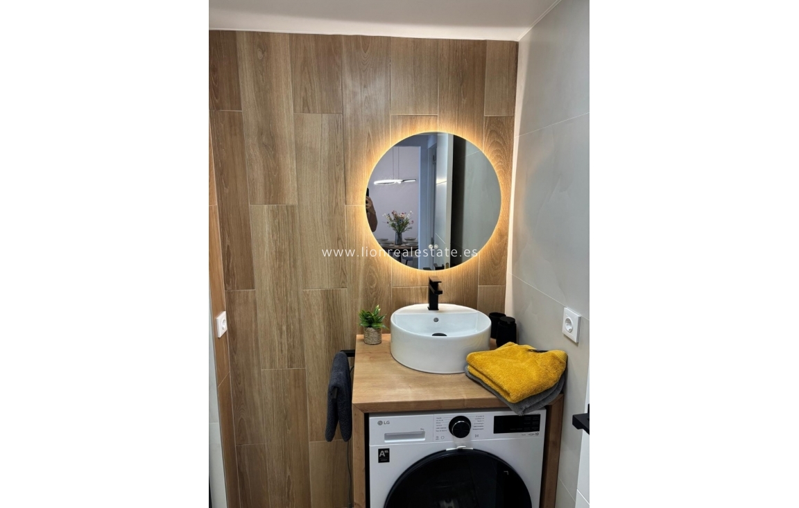Odsprzedaż - Mieszkanie w bloku - Torrevieja - Nueva Torrevieja - Aguas Nuevas