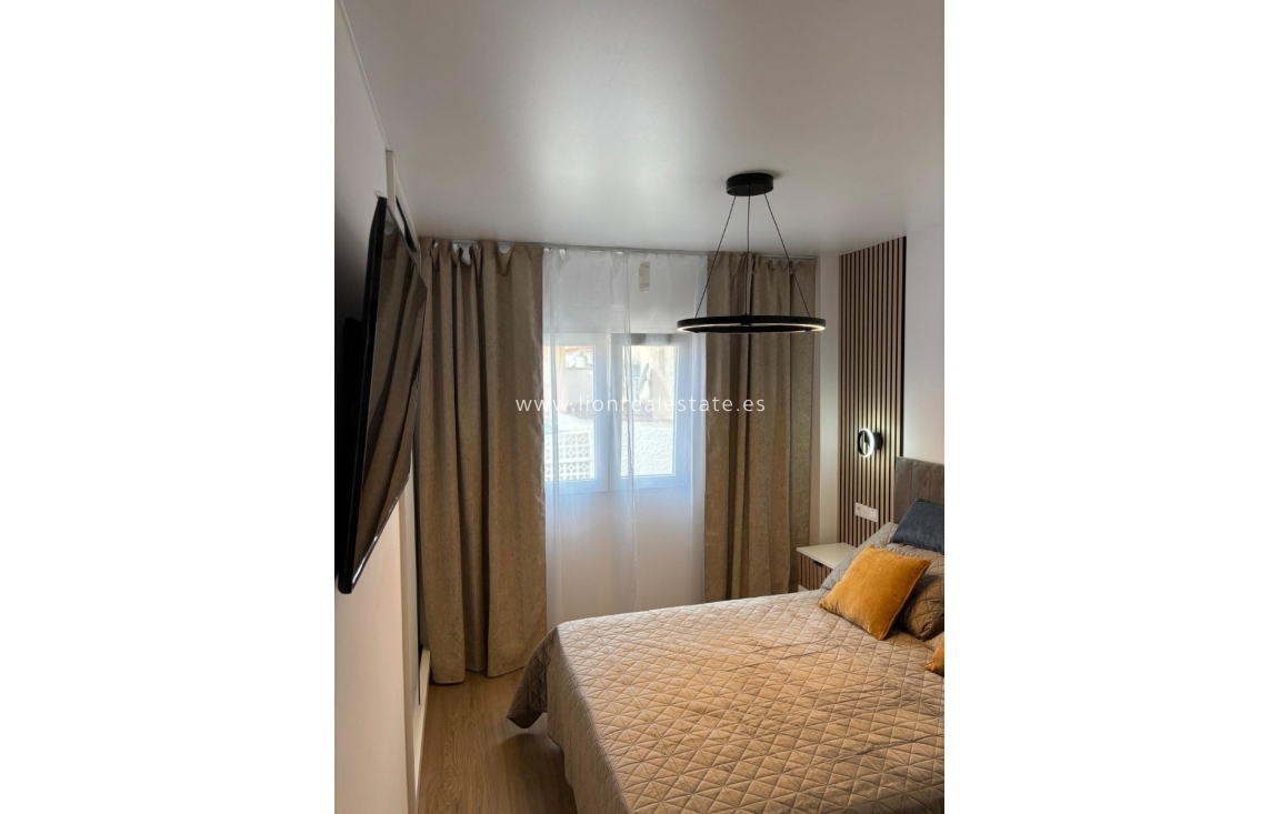 Odsprzedaż - Mieszkanie w bloku - Torrevieja - Nueva Torrevieja - Aguas Nuevas