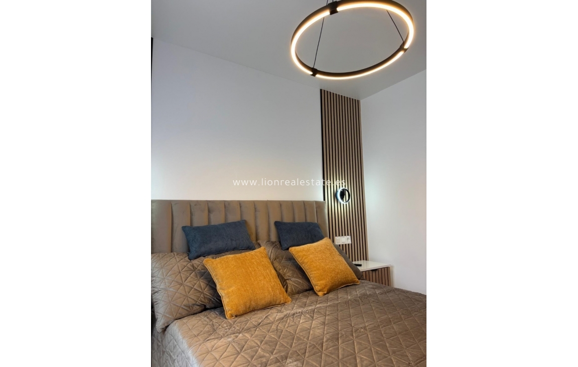Odsprzedaż - Mieszkanie w bloku - Torrevieja - Nueva Torrevieja - Aguas Nuevas