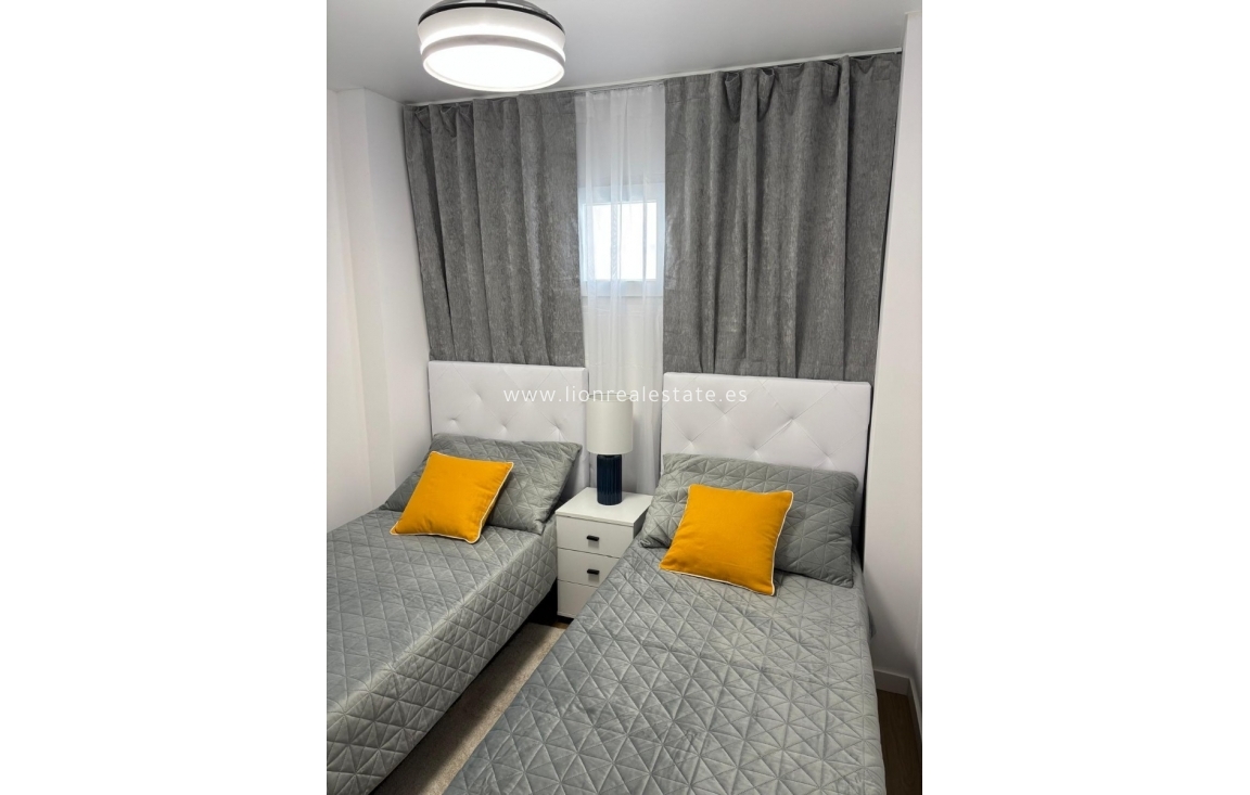 Odsprzedaż - Mieszkanie w bloku - Torrevieja - Nueva Torrevieja - Aguas Nuevas