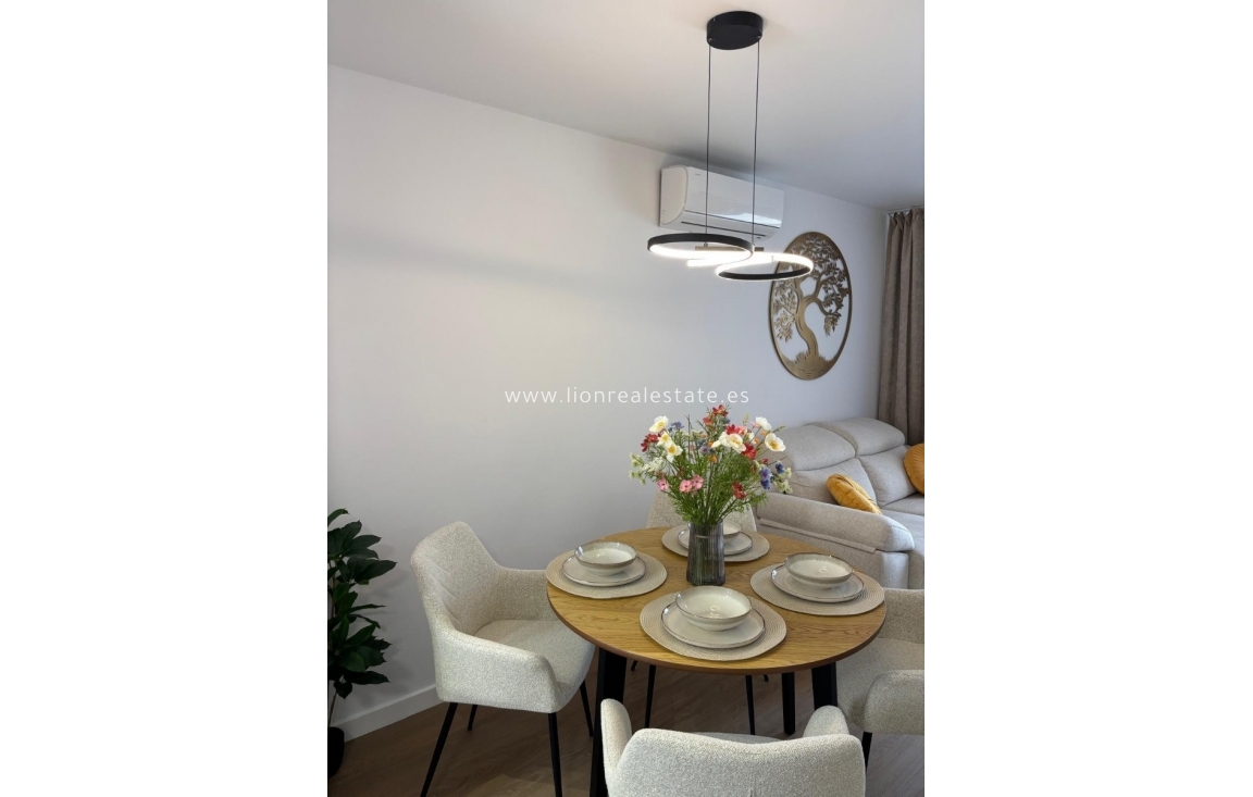 Odsprzedaż - Mieszkanie w bloku - Torrevieja - Nueva Torrevieja - Aguas Nuevas