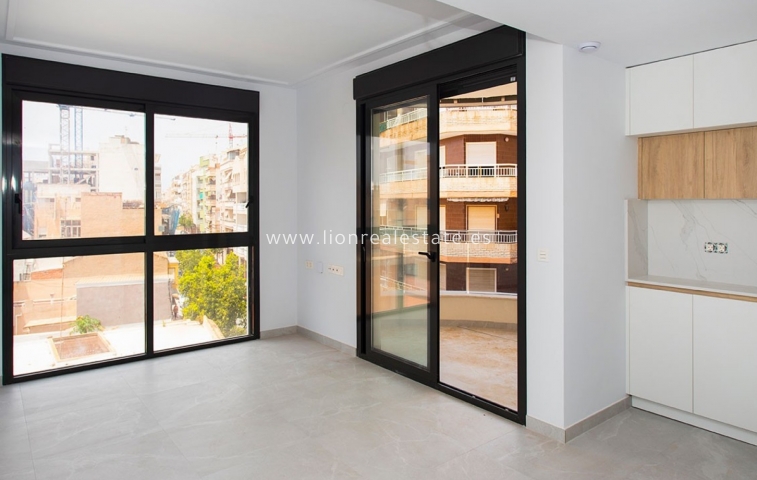 Odsprzedaż - Mieszkanie w bloku - Torrevieja - Playa del Cura