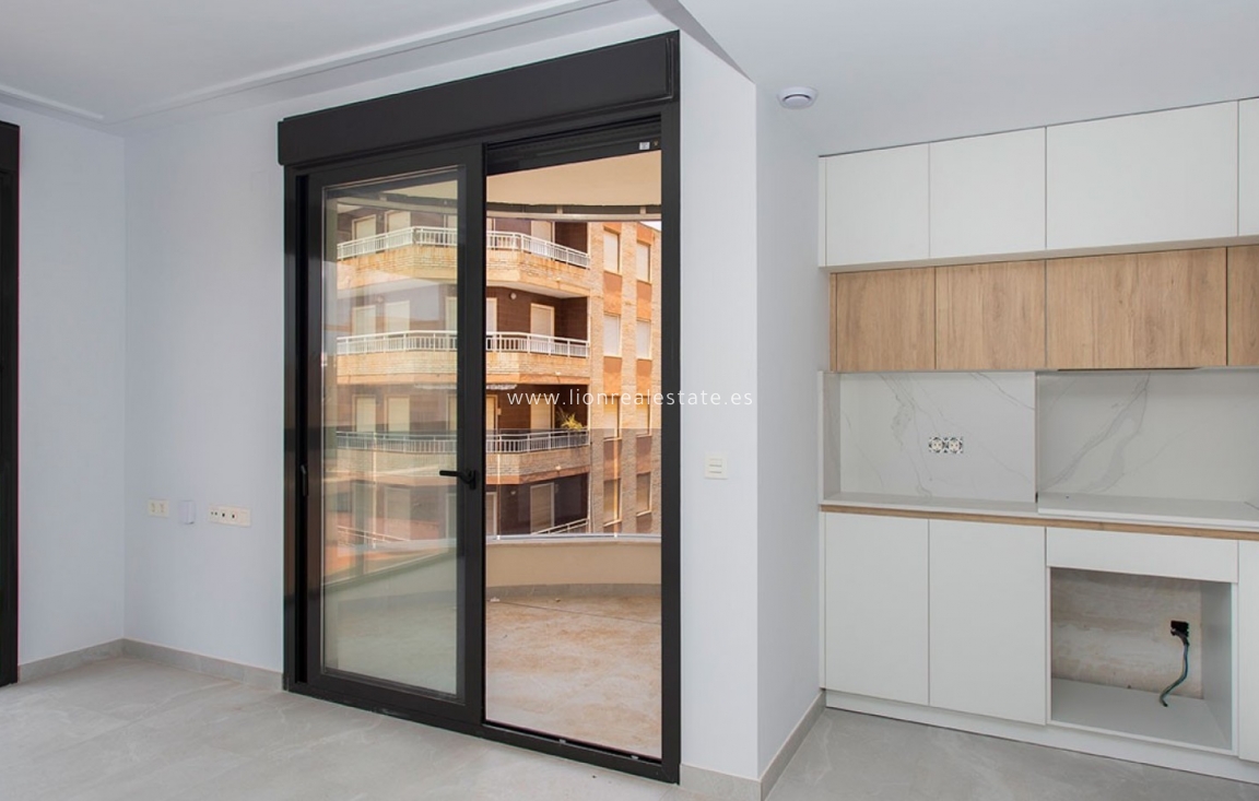 Odsprzedaż - Mieszkanie w bloku - Torrevieja - Playa del Cura