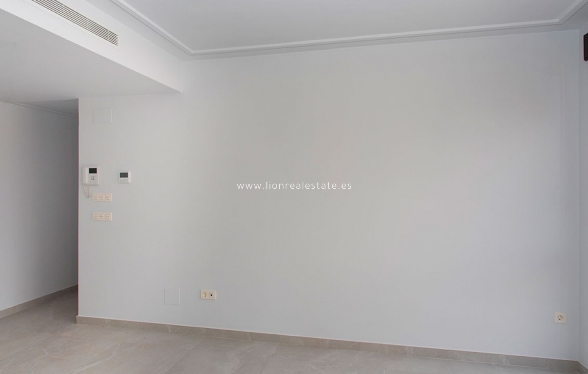 Odsprzedaż - Mieszkanie w bloku - Torrevieja - Playa del Cura