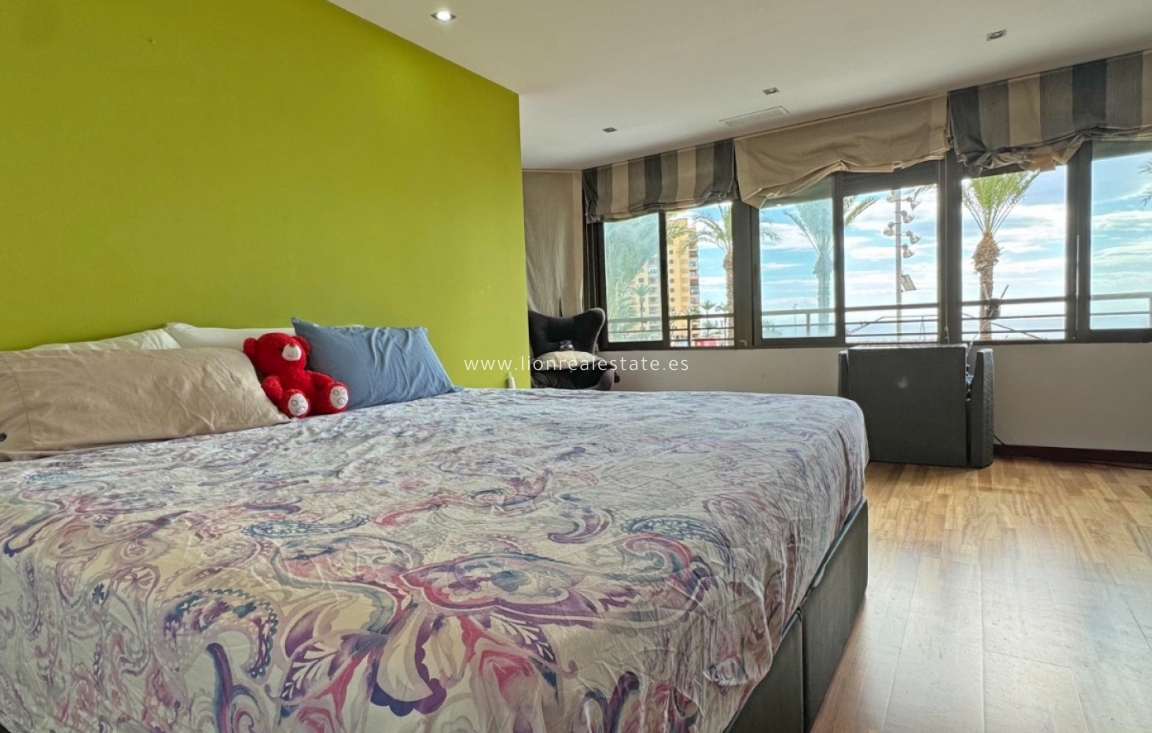 Odsprzedaż - Mieszkanie w bloku - Torrevieja - Playa del Cura