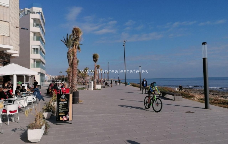 Odsprzedaż - Mieszkanie w bloku - Torrevieja - Playa Del Cura