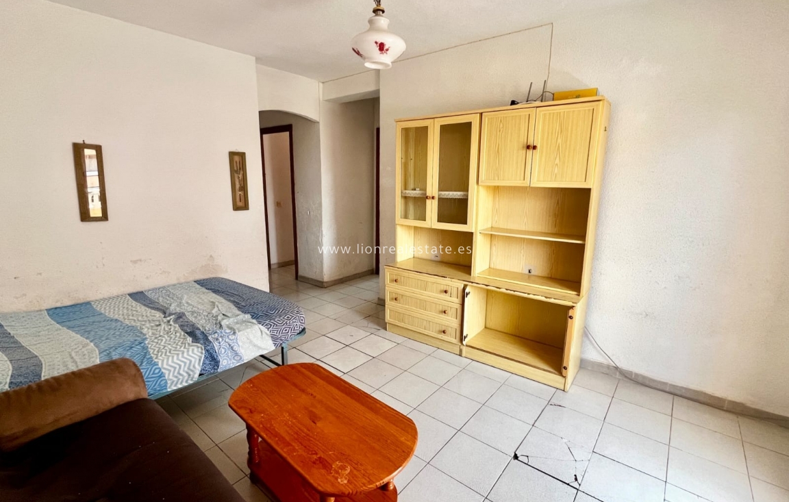 Odsprzedaż - Mieszkanie w bloku - Torrevieja - Punta Prima