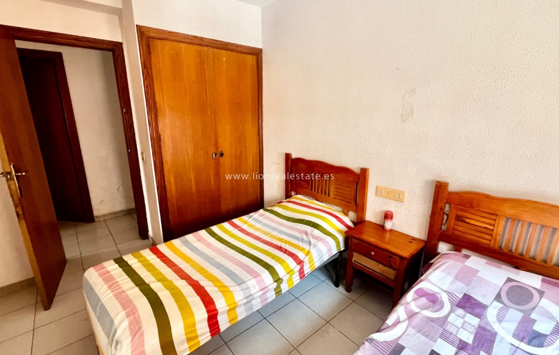 Odsprzedaż - Mieszkanie w bloku - Torrevieja - Punta Prima