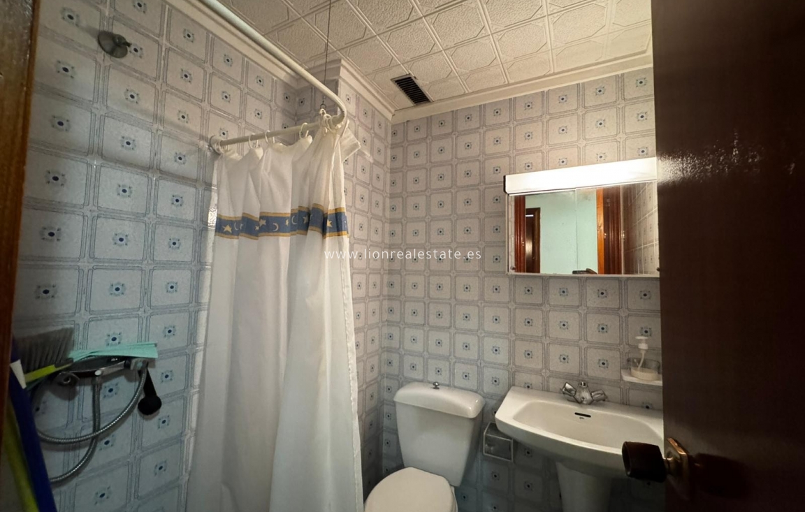 Odsprzedaż - Mieszkanie w bloku - Torrevieja - Punta Prima