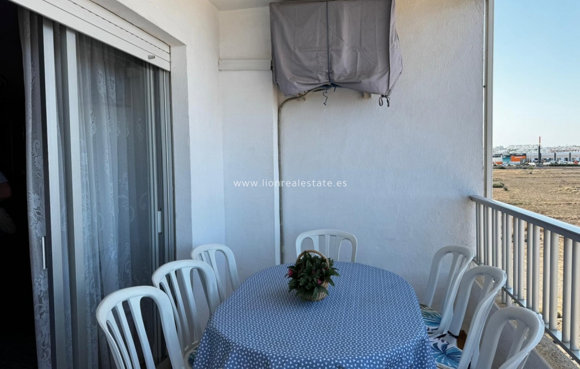 Odsprzedaż - Mieszkanie w bloku - Torrevieja - Punta Prima