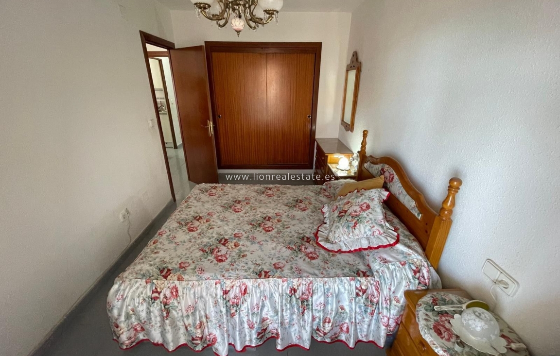 Odsprzedaż - Mieszkanie w bloku - Torrevieja - Punta Prima