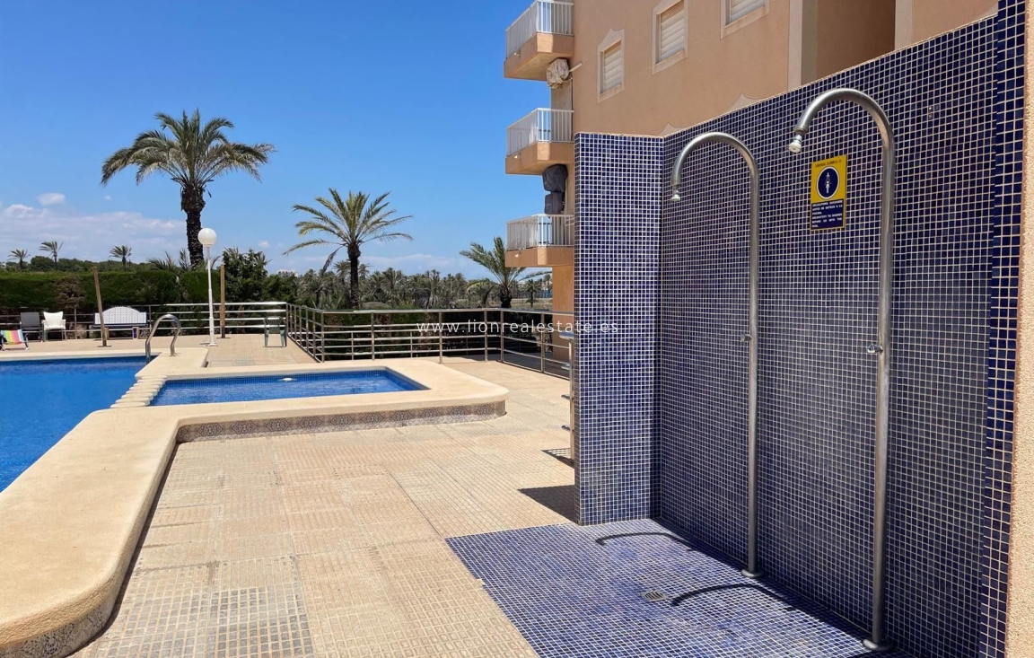 Odsprzedaż - Mieszkanie w bloku - Torrevieja - Punta Prima