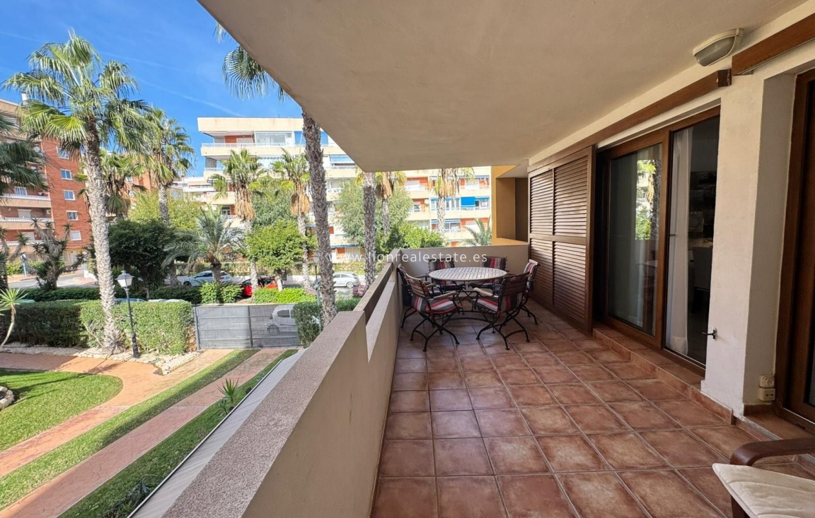 Odsprzedaż - Mieszkanie w bloku - Torrevieja - Punta Prima