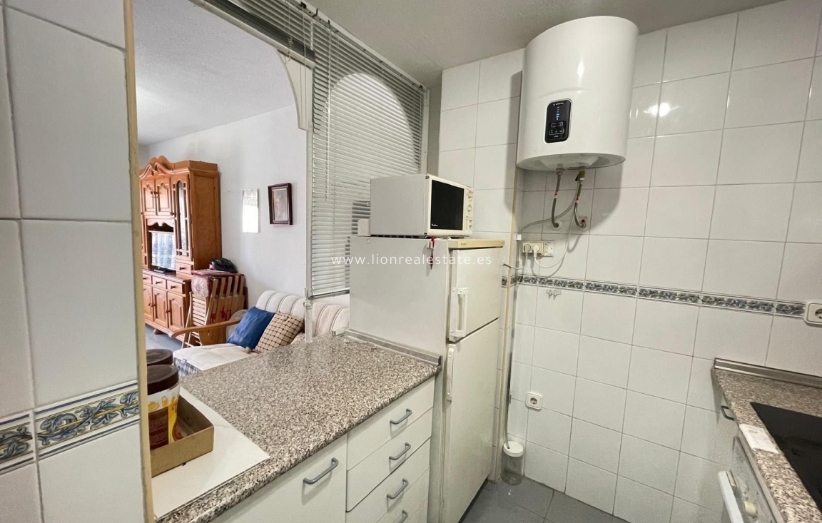 Odsprzedaż - Mieszkanie w bloku - Torrevieja - Punta Prima