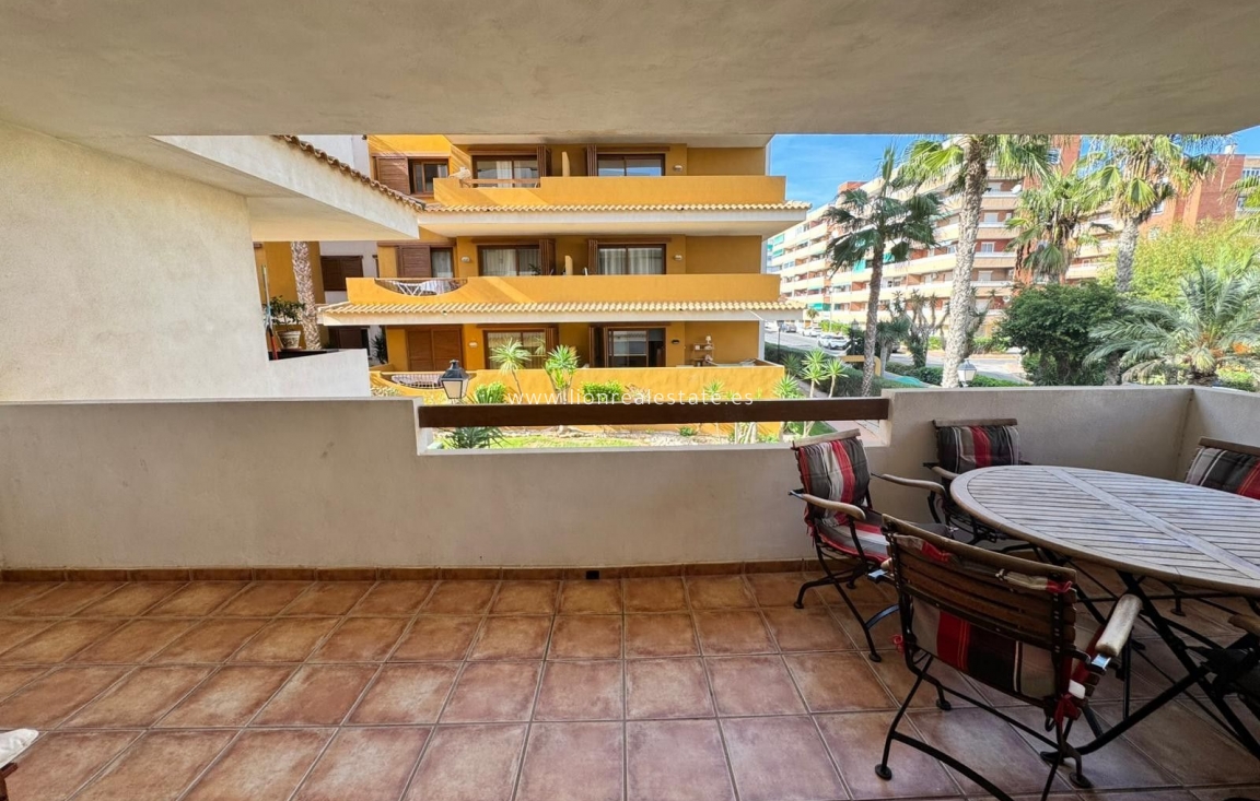 Odsprzedaż - Mieszkanie w bloku - Torrevieja - Punta Prima