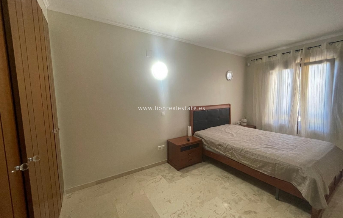 Odsprzedaż - Mieszkanie w bloku - Torrevieja - Punta Prima