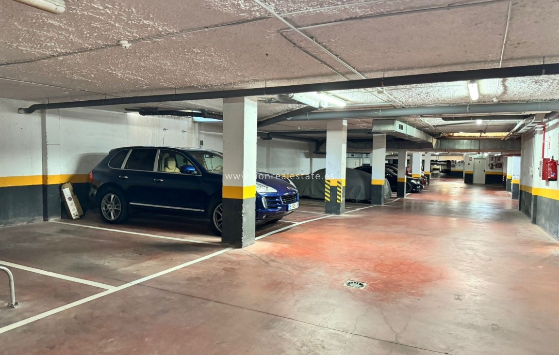 Odsprzedaż - Mieszkanie w bloku - Torrevieja - Punta Prima