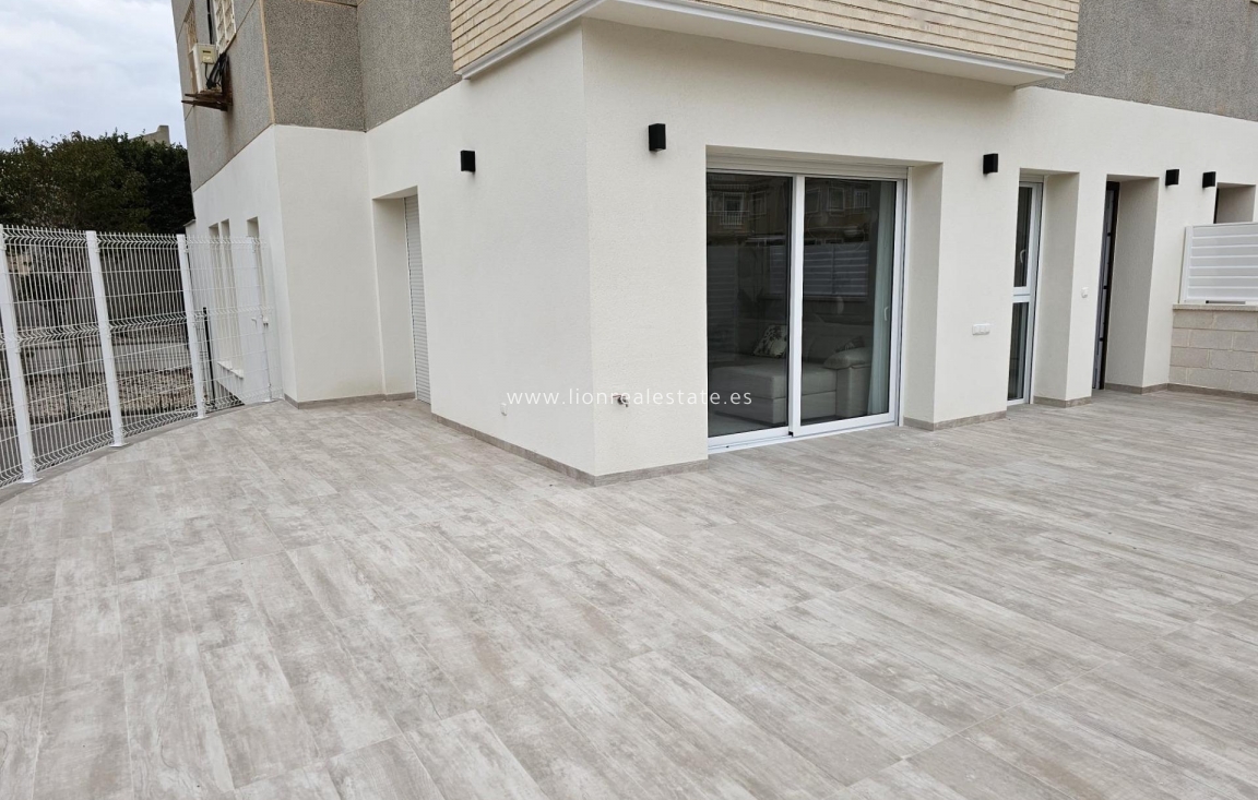 Odsprzedaż - Mieszkanie w bloku - Torrevieja - Torreblanca