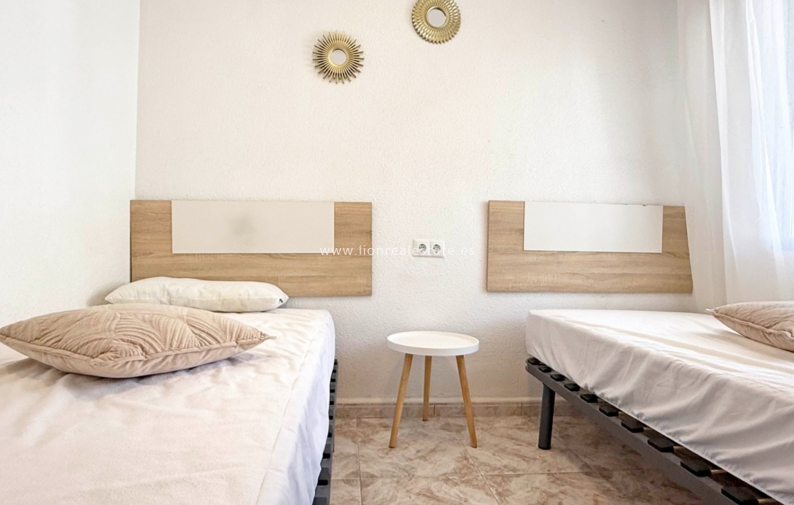 Odsprzedaż - Mieszkanie w bloku - Torrevieja - Torrelamata - La Mata