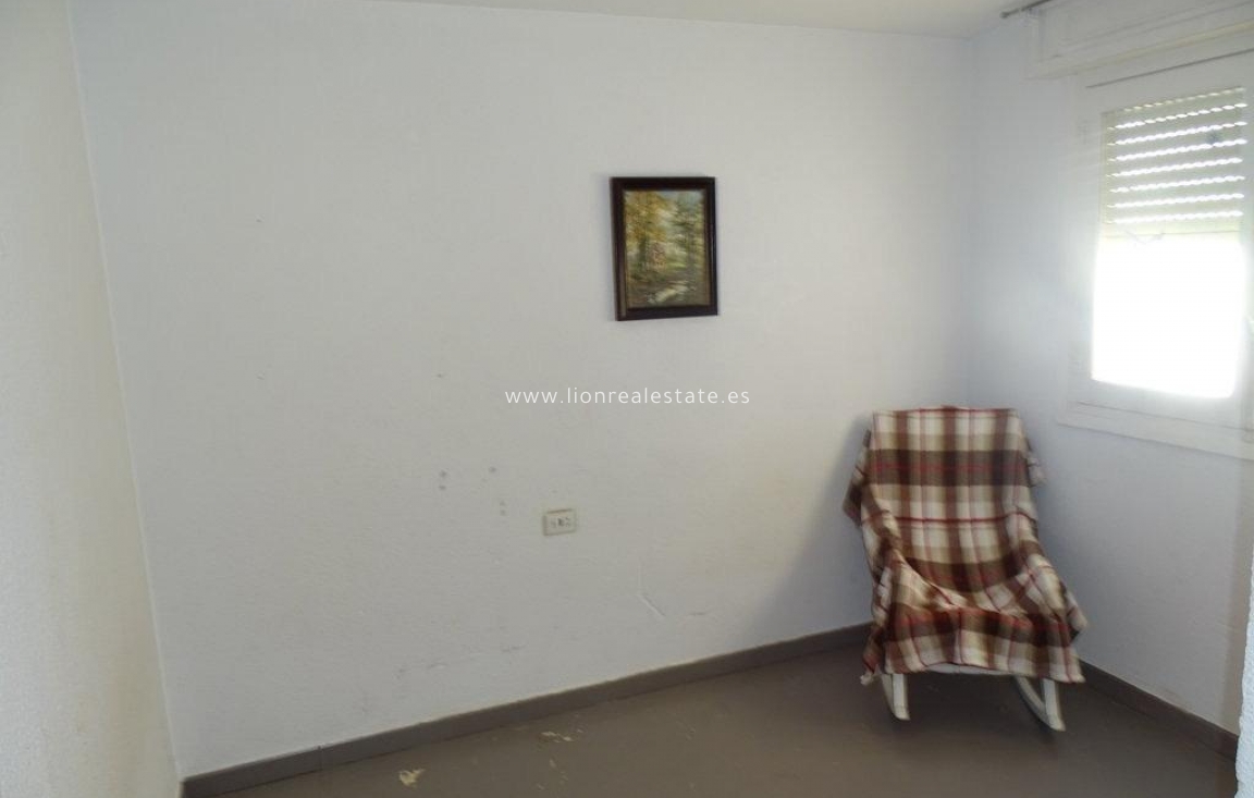 Odsprzedaż - Mieszkanie w bloku - Torrevieja