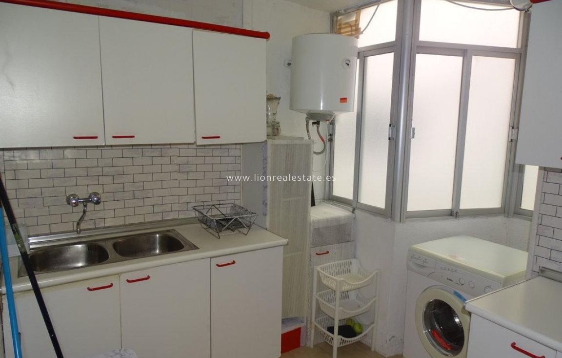 Odsprzedaż - Mieszkanie w bloku - Torrevieja