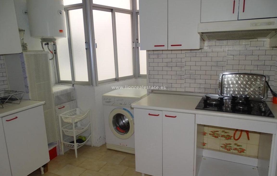 Odsprzedaż - Mieszkanie w bloku - Torrevieja