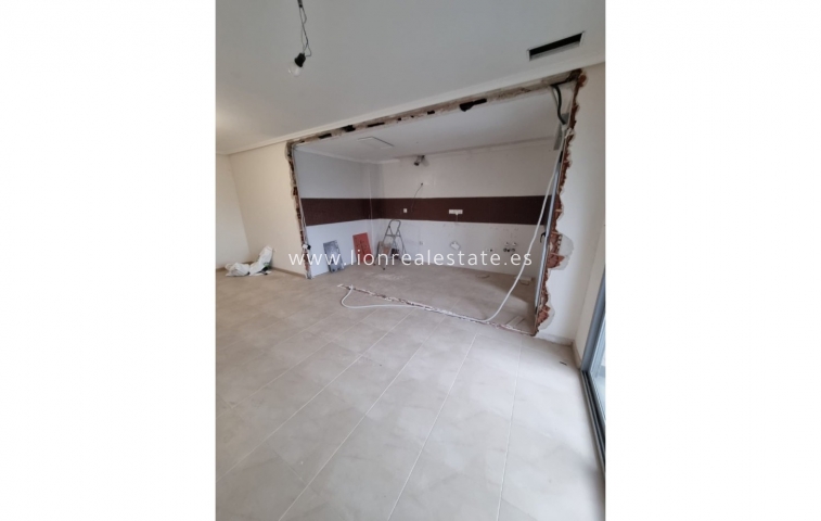 Odsprzedaż - Mieszkanie w bloku - Torrevieja