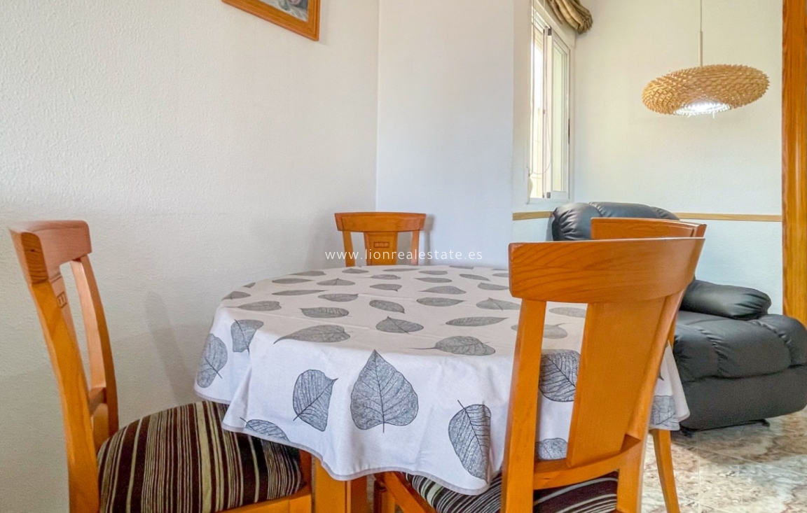 Odsprzedaż - Mieszkanie w bloku - Torrevieja